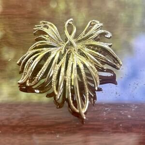 Vintage Leaf Brooch, Gold Tone Modern Designed Estate Lapel Pin